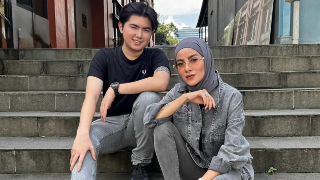 Olla Ramlan dan putranya. [Instagram]